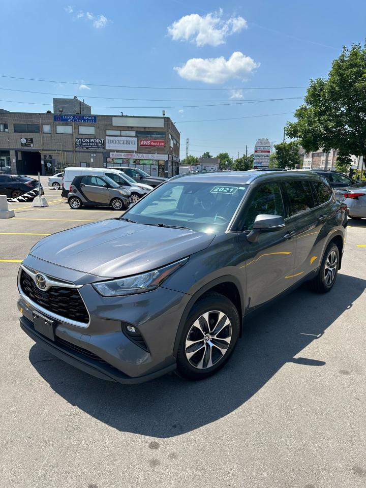 2021 Toyota Highlander XLE - Photo #2