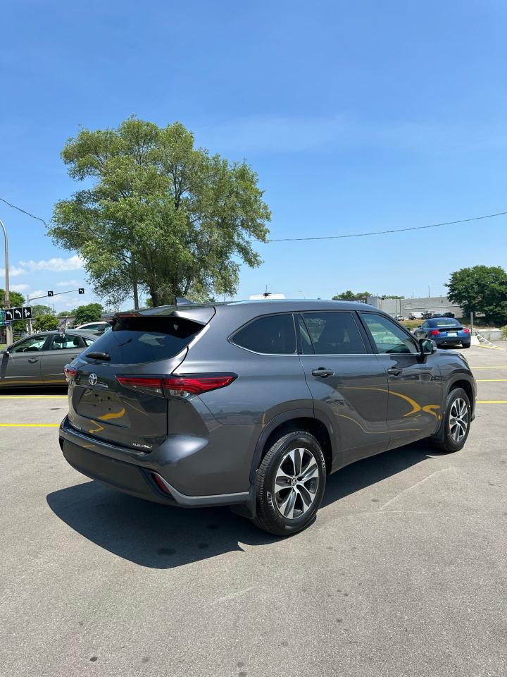 2021 Toyota Highlander XLE - Photo #3