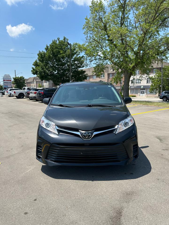 2019 Toyota Sienna LE - Photo #8