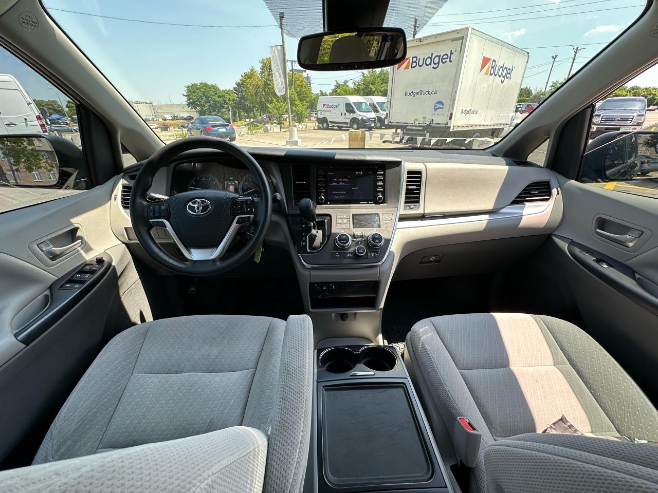 2019 Toyota Sienna LE - Photo #12