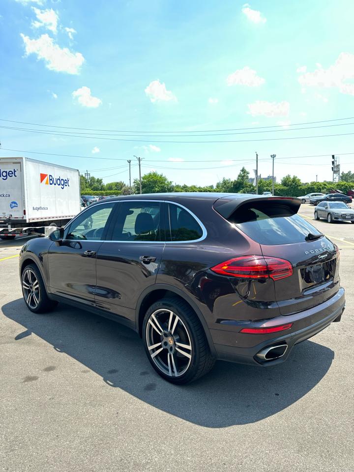 2016 Porsche Cayenne  - Photo #2