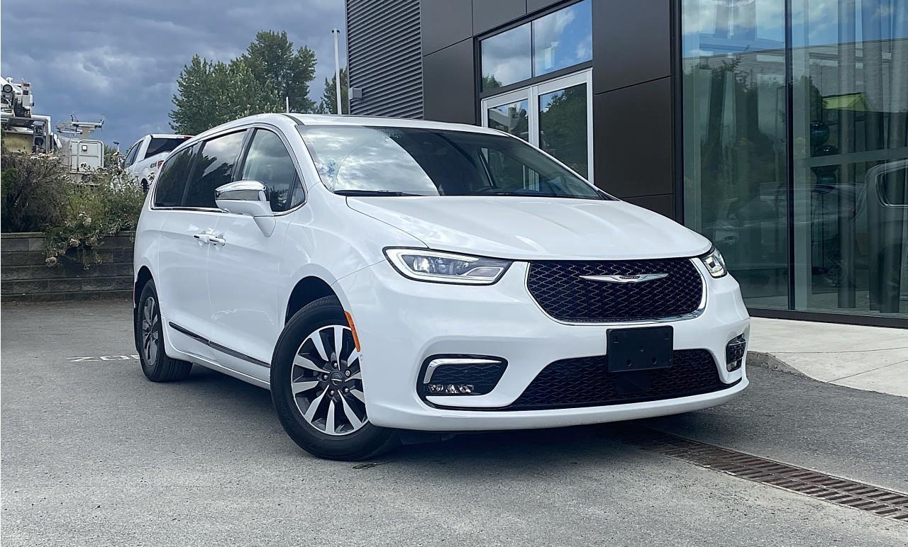 Used 2022 Chrysler Pacifica Hybrid Limited for sale in Abbotsford, BC