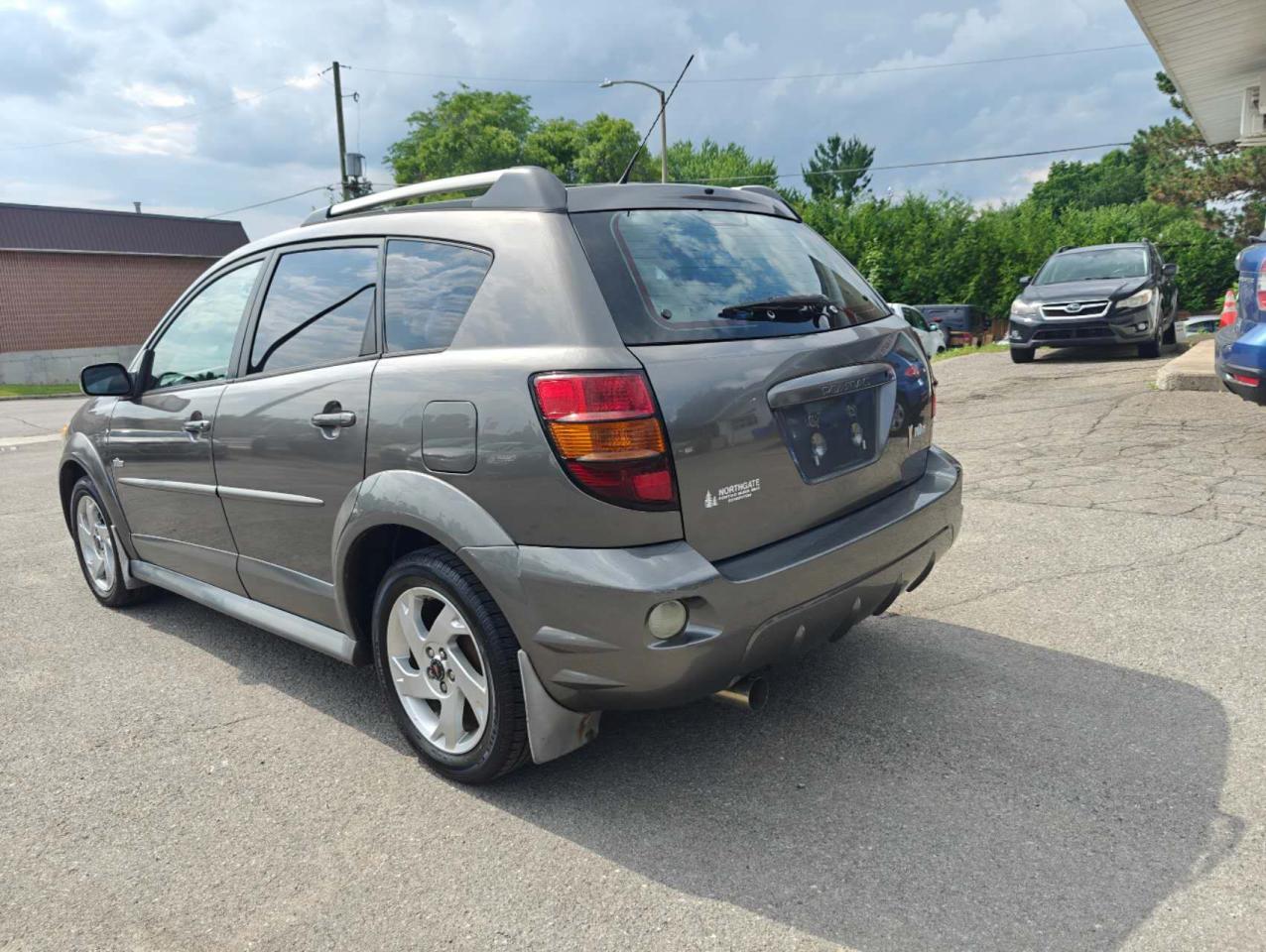 2008 Pontiac Vibe FWD - Photo #3