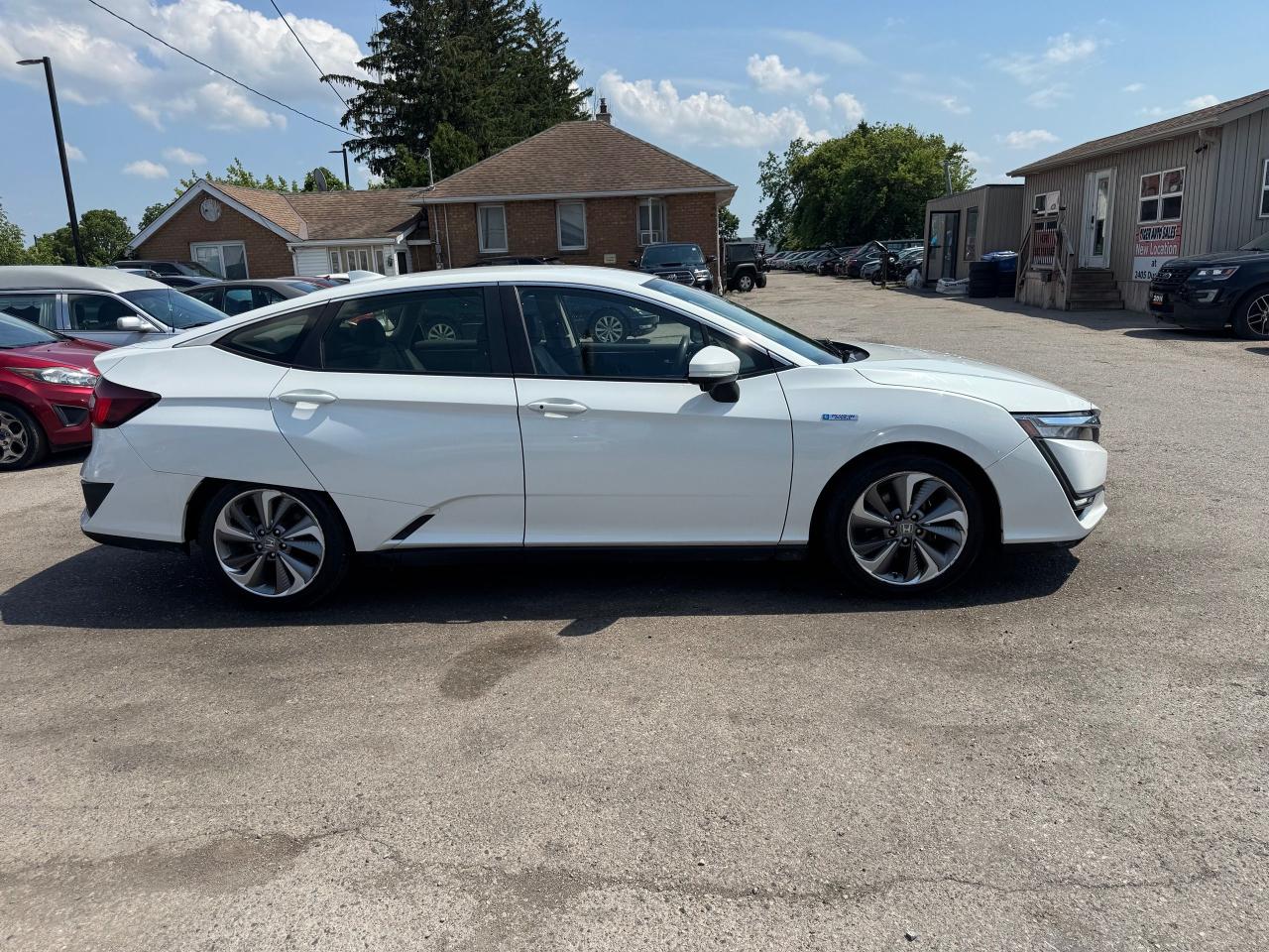 2019 Honda Clarity PLUG-IN HYBRID, LEATHER, ALLOYS, LOADED, CERTIFIED - Photo #2