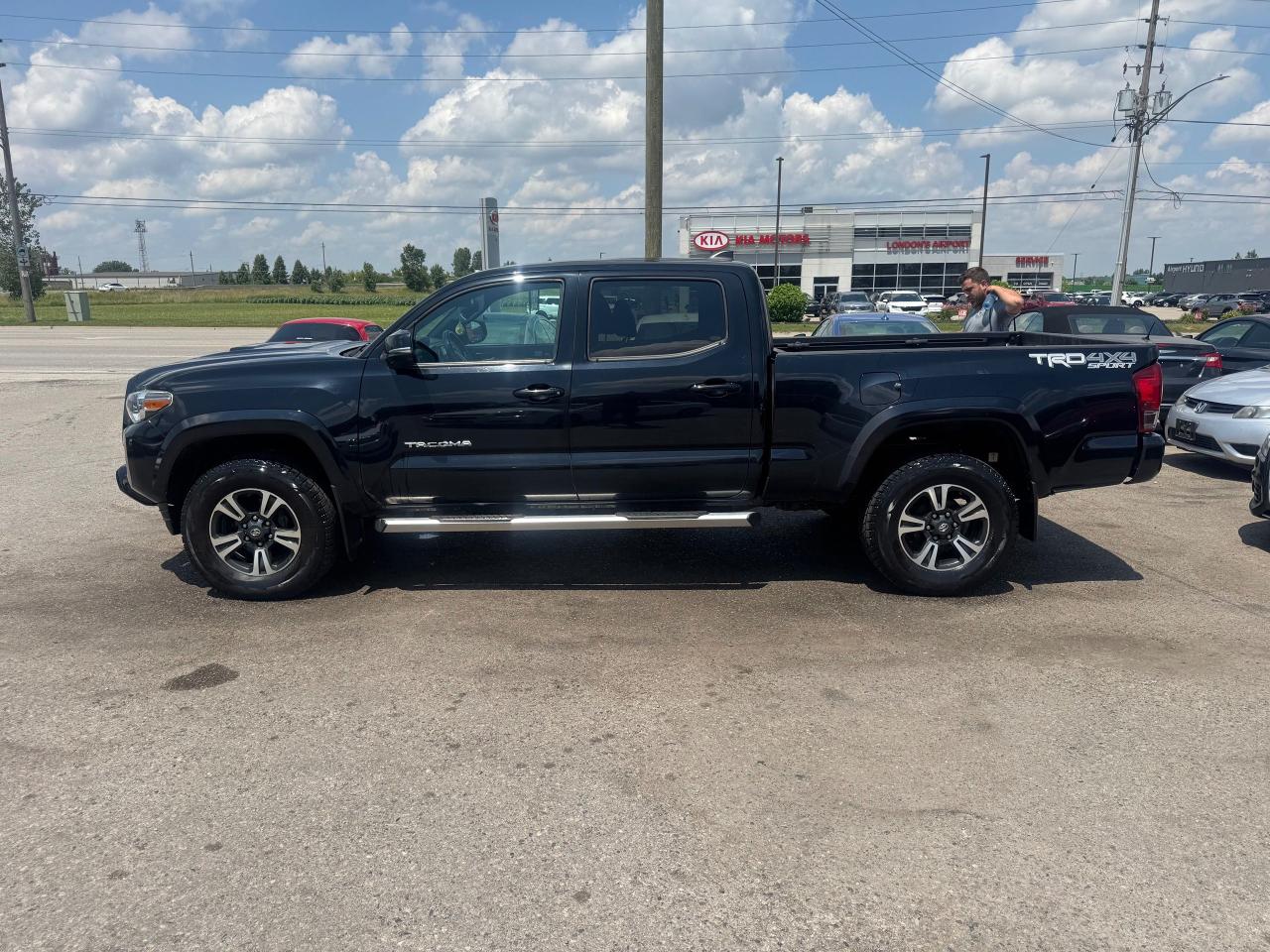 2016 Toyota Tacoma TRD SPORT 4X4, CREW, ONLY 97KMS, CERTIFIED - Photo #2