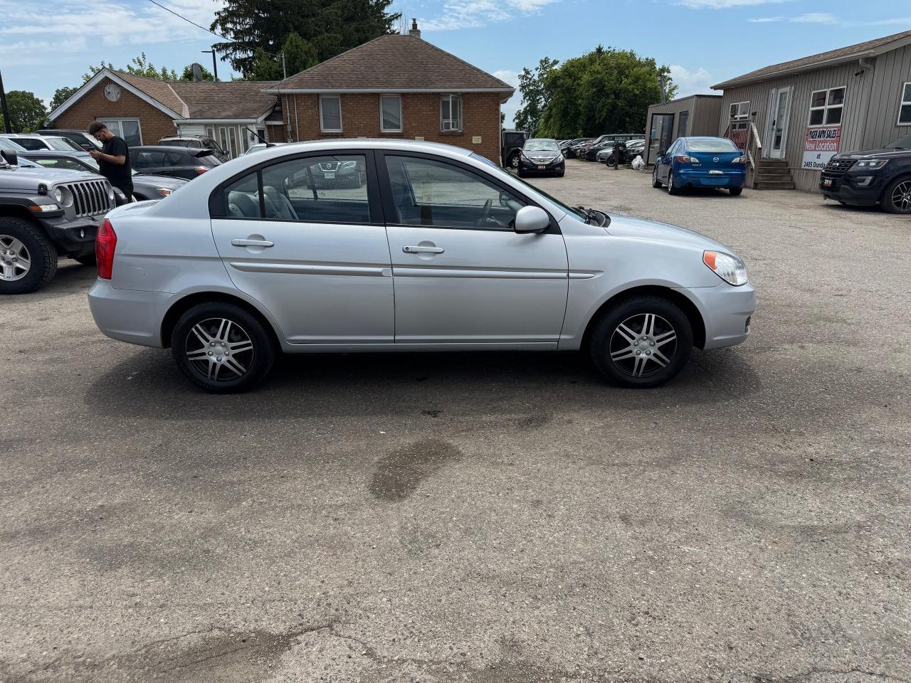 2010 Hyundai Accent GL, SEDAN, MANUAL, ONLY 85,000KMS, CERTIFIED - Photo #2