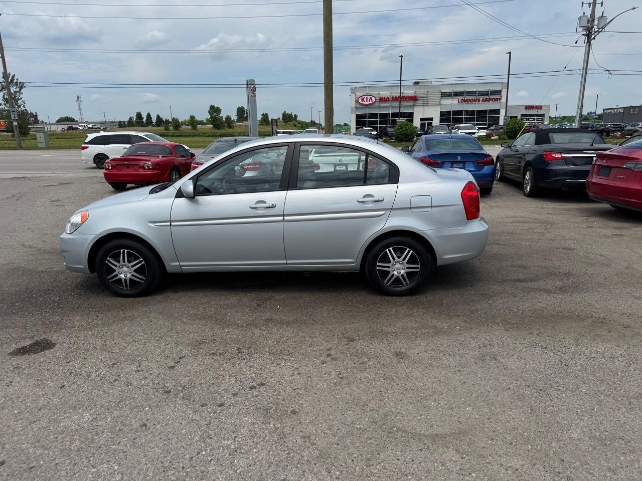 2010 Hyundai Accent GL, SEDAN, MANUAL, ONLY 85,000KMS, CERTIFIED - Photo #6
