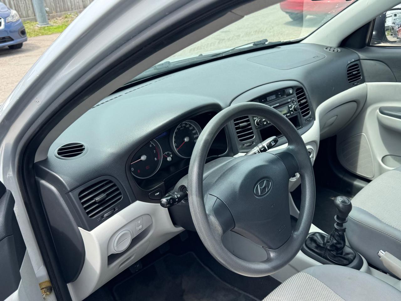 2010 Hyundai Accent GL, SEDAN, MANUAL, ONLY 85,000KMS, CERTIFIED - Photo #11