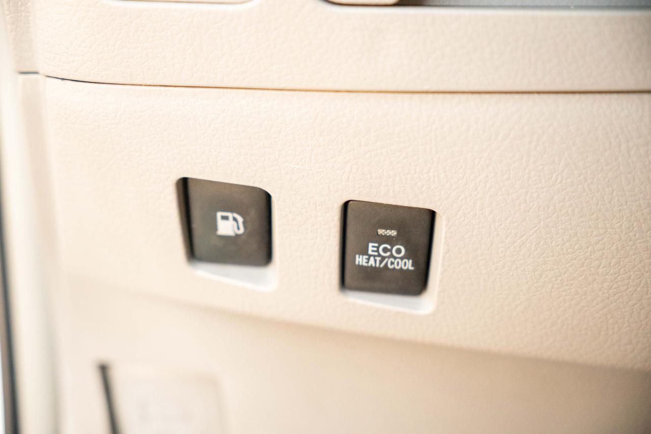 2008 Toyota Camry HYBRID Base - Photo #18
