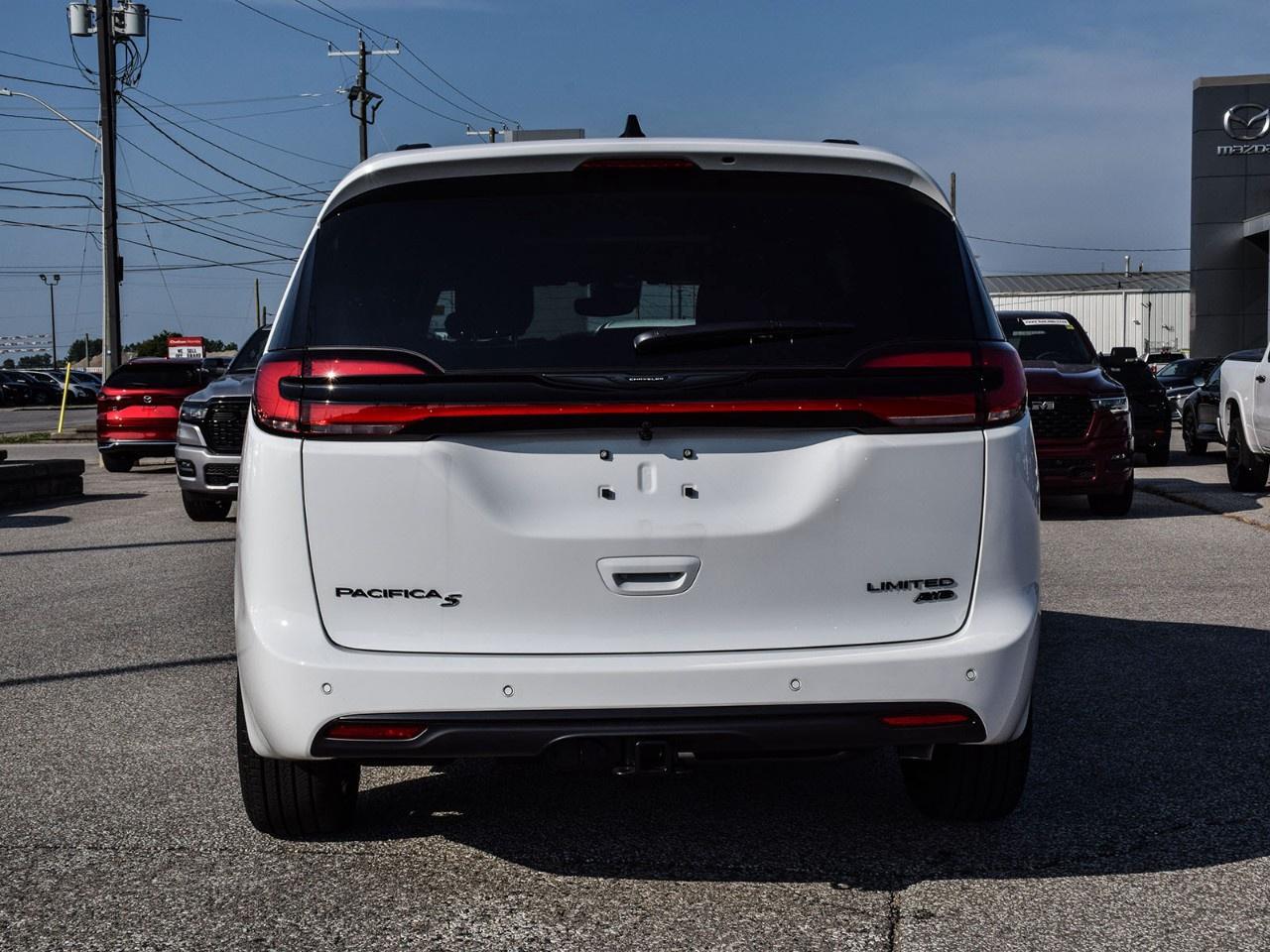 2026 Chrysler Pacifica Limited AWD Photo2