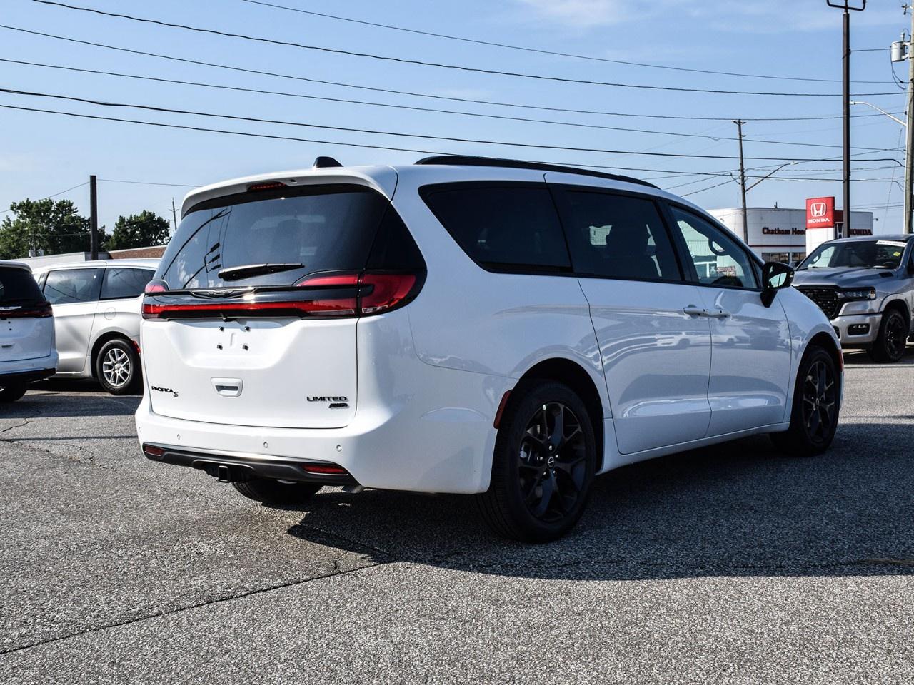 2026 Chrysler Pacifica Limited AWD Photo