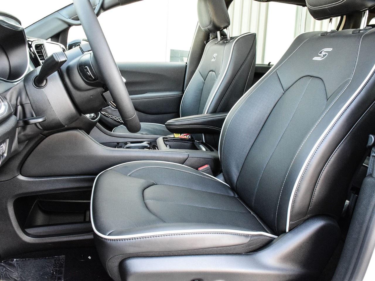 2026 Chrysler Pacifica Limited AWD Photo