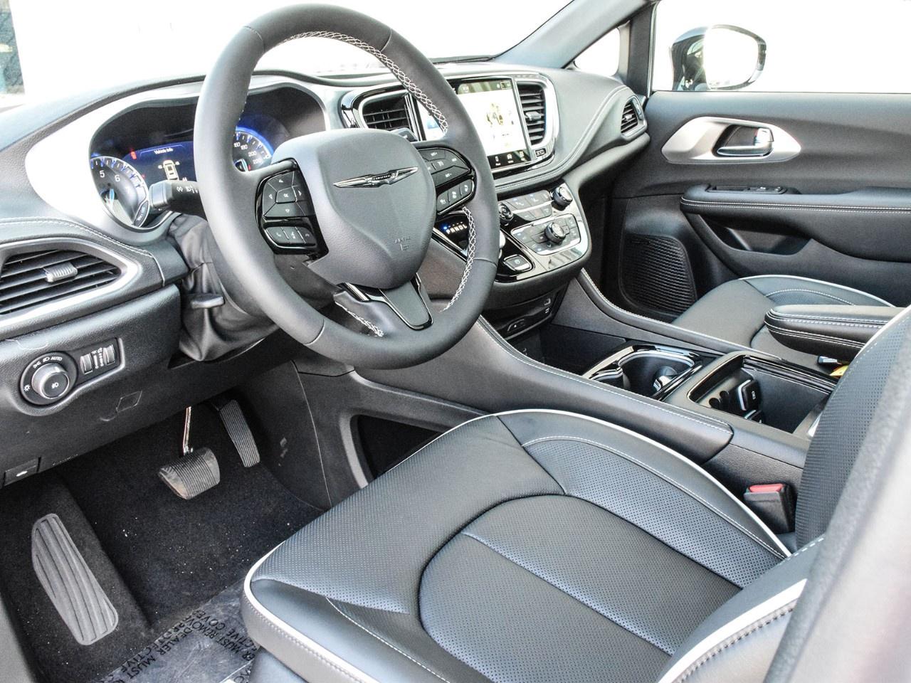 2026 Chrysler Pacifica Limited AWD Photo