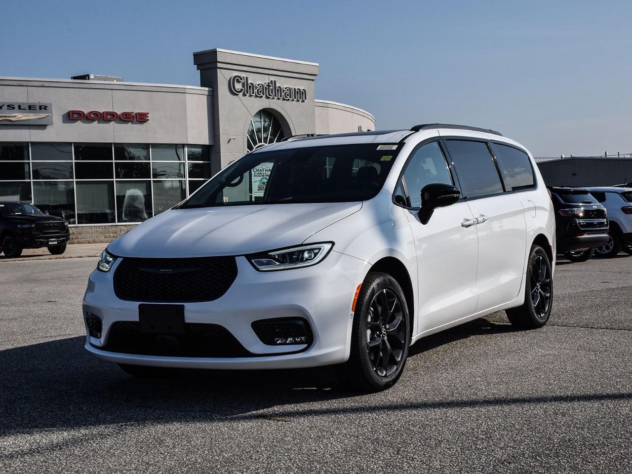 2026 Chrysler Pacifica Limited AWD Photo