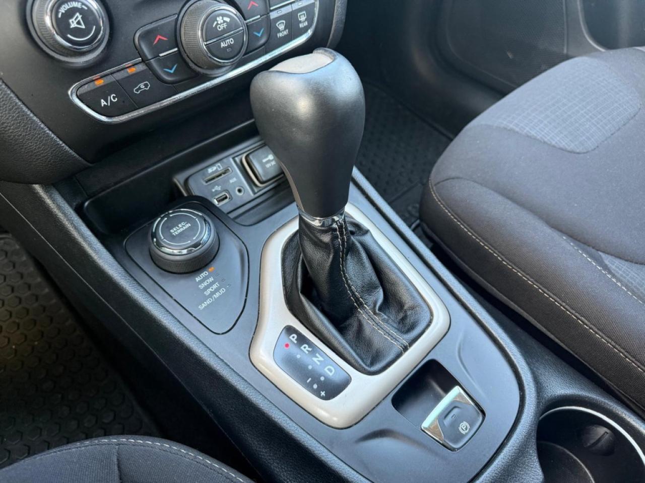 2016 Jeep Cherokee 4x4 |NORTH|V6|BIG SCREEN|NAVI|PUSH START|BACK-UP CAM|POWER TAILGATE| - Photo #24