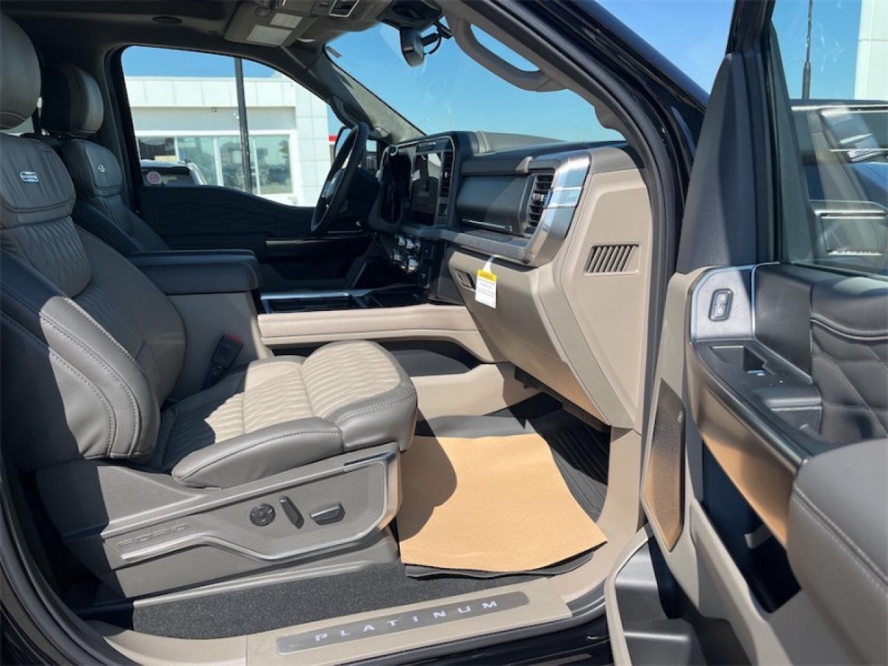2025 Ford F-350 Super Duty Platinum Photo5