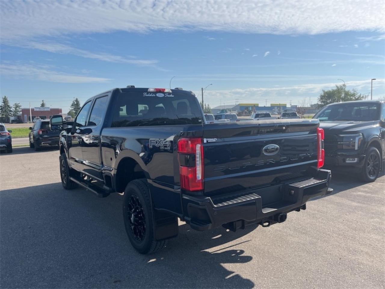 2025 Ford F-350 Super Duty Lariat Photo5