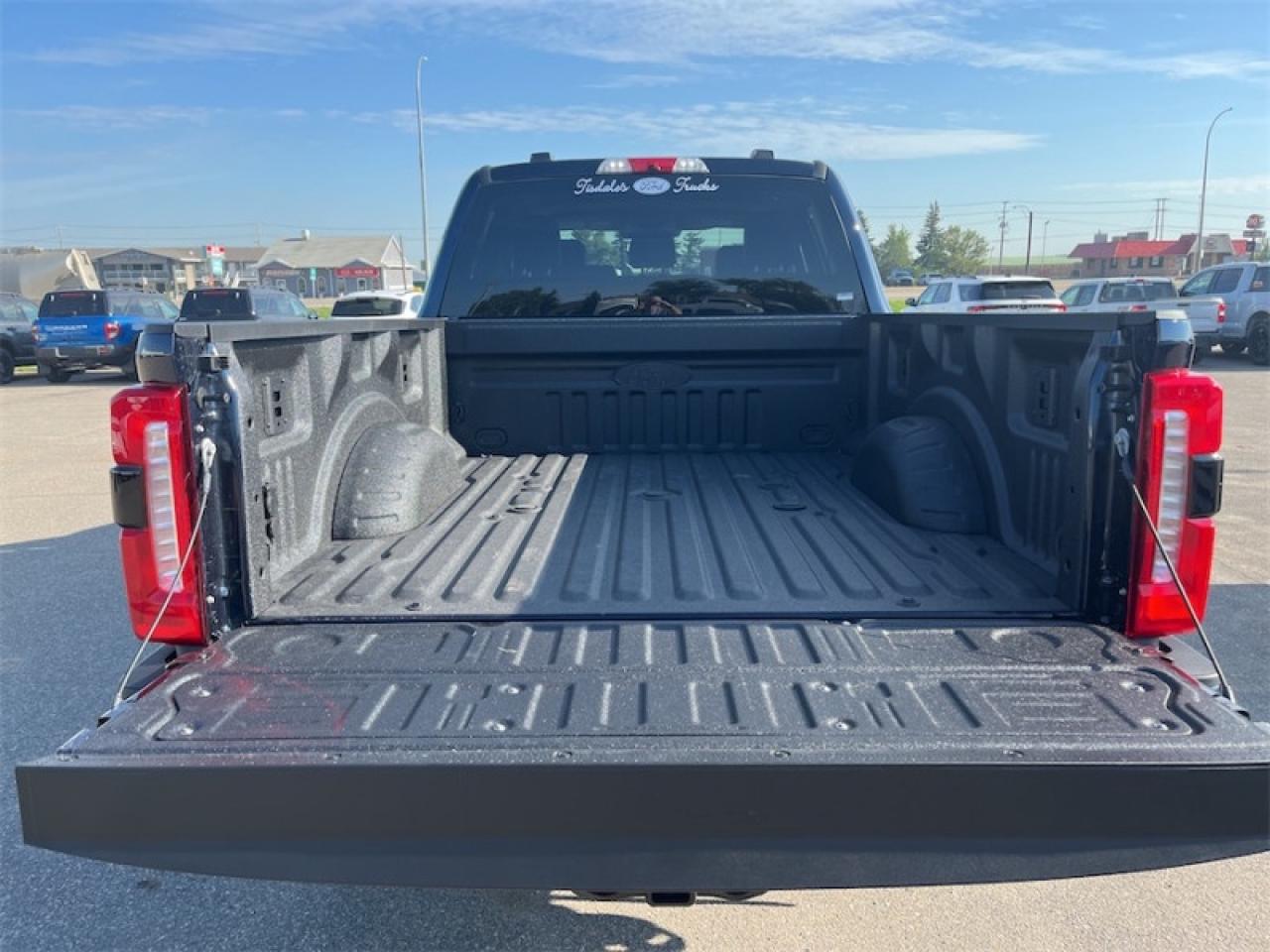 2025 Ford F-350 Super Duty Lariat Photo5