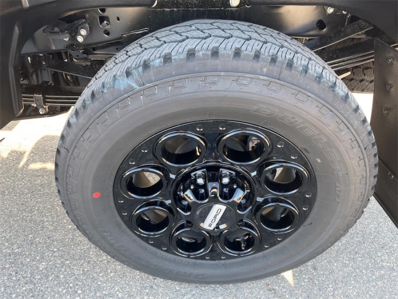 2025 Ford F-350 Super Duty Lariat Photo5