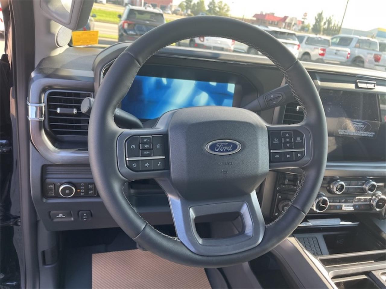 2025 Ford F-350 Super Duty Lariat Photo5