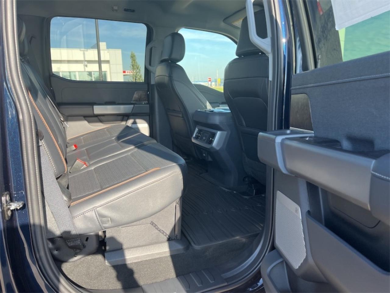 2025 Ford F-350 Super Duty Lariat Photo5