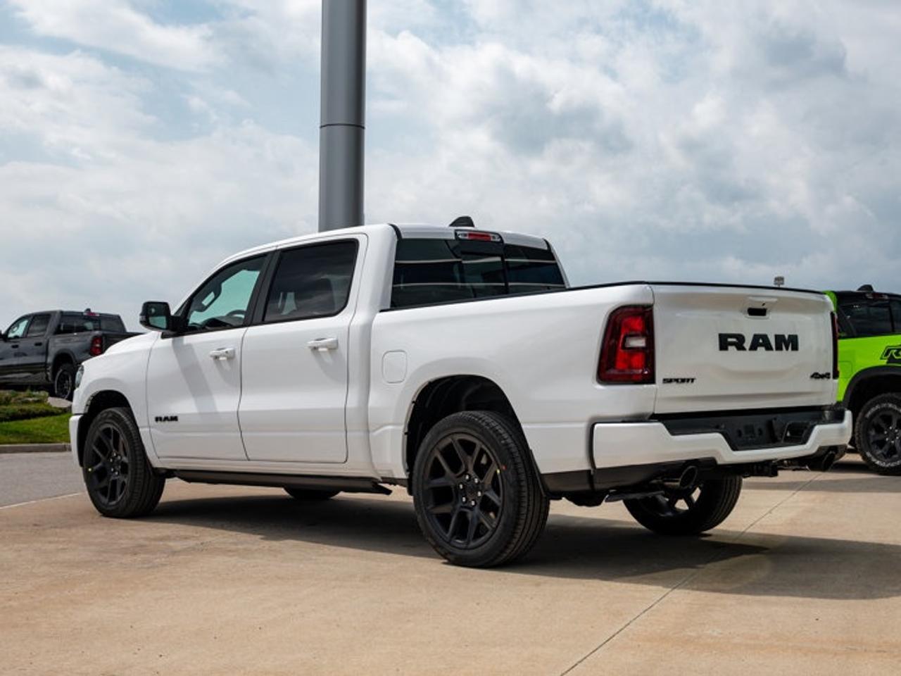 2026 RAM 1500 SPORT Photo4