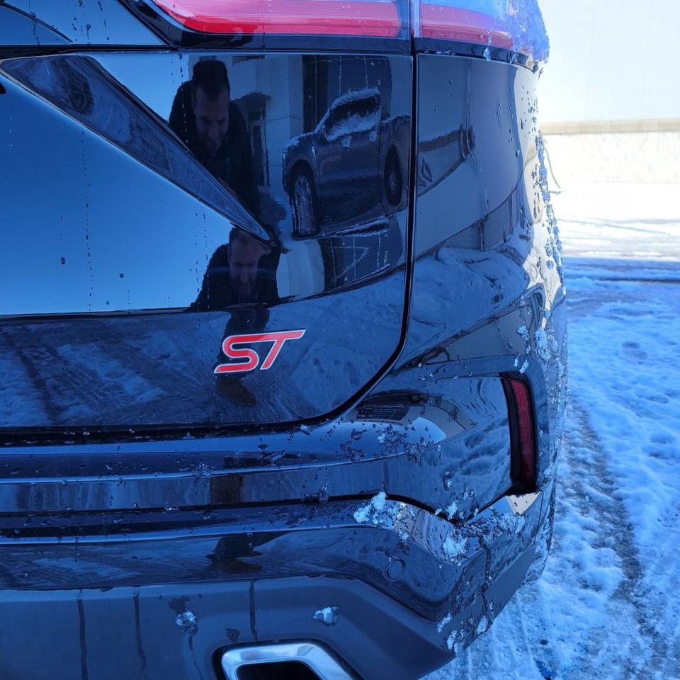2022 Ford Edge ST Photo24