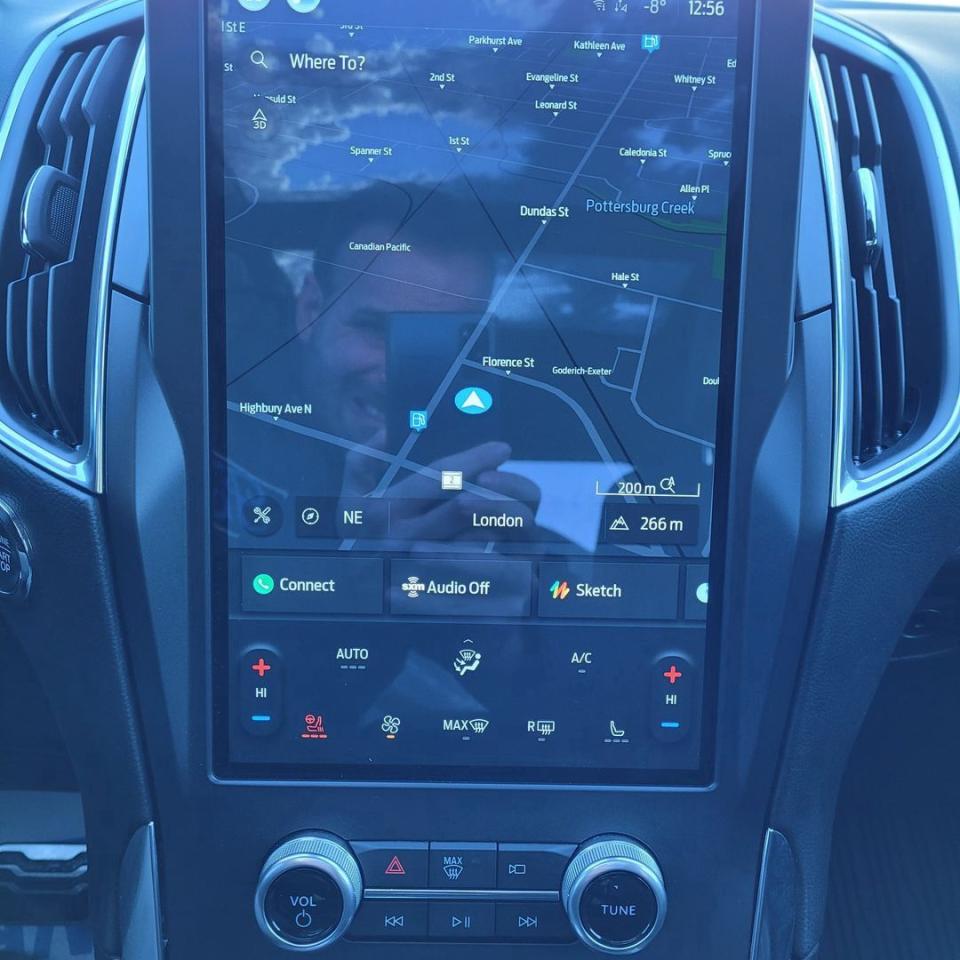 2022 Ford Edge ST Photo34
