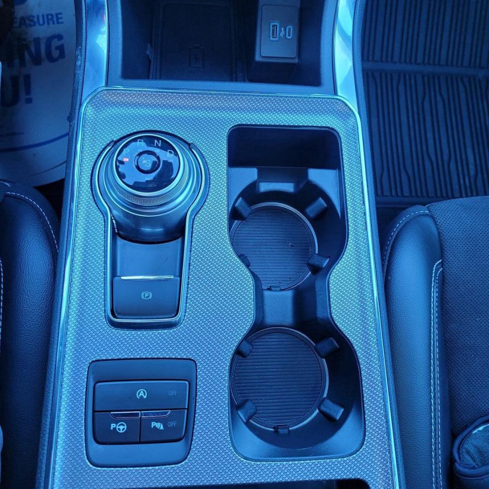 2022 Ford Edge ST Photo17