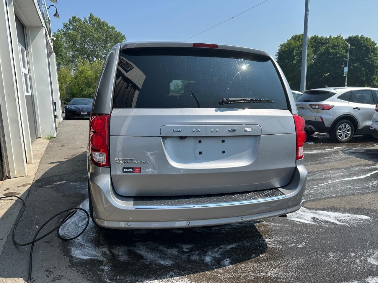 2018 Dodge Grand Caravan CVP/SXT Photo2