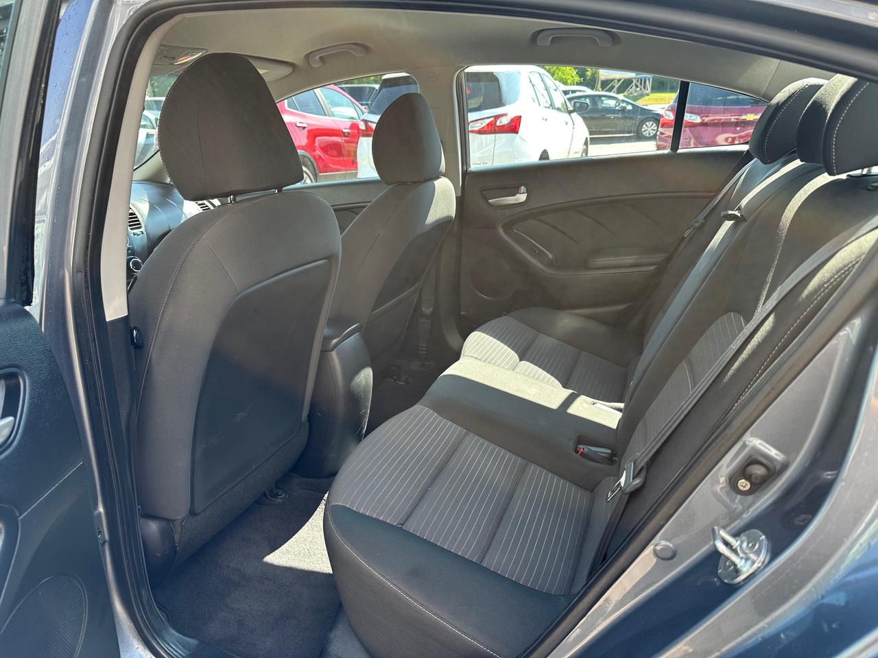 2017 Kia Forte LX Photo4