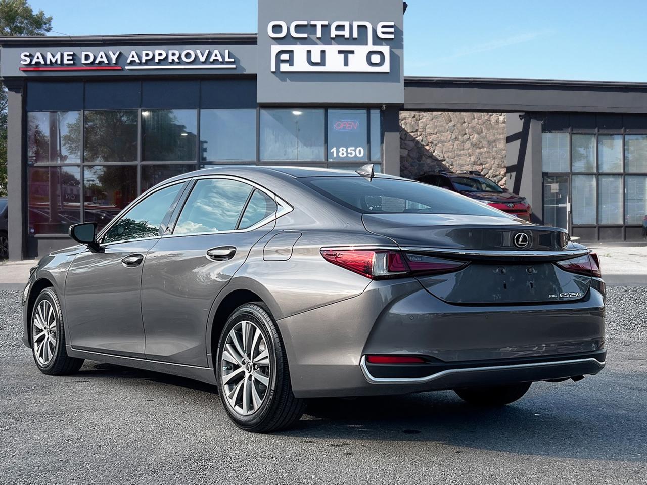 2021 Lexus ES 250 Base - Photo #4