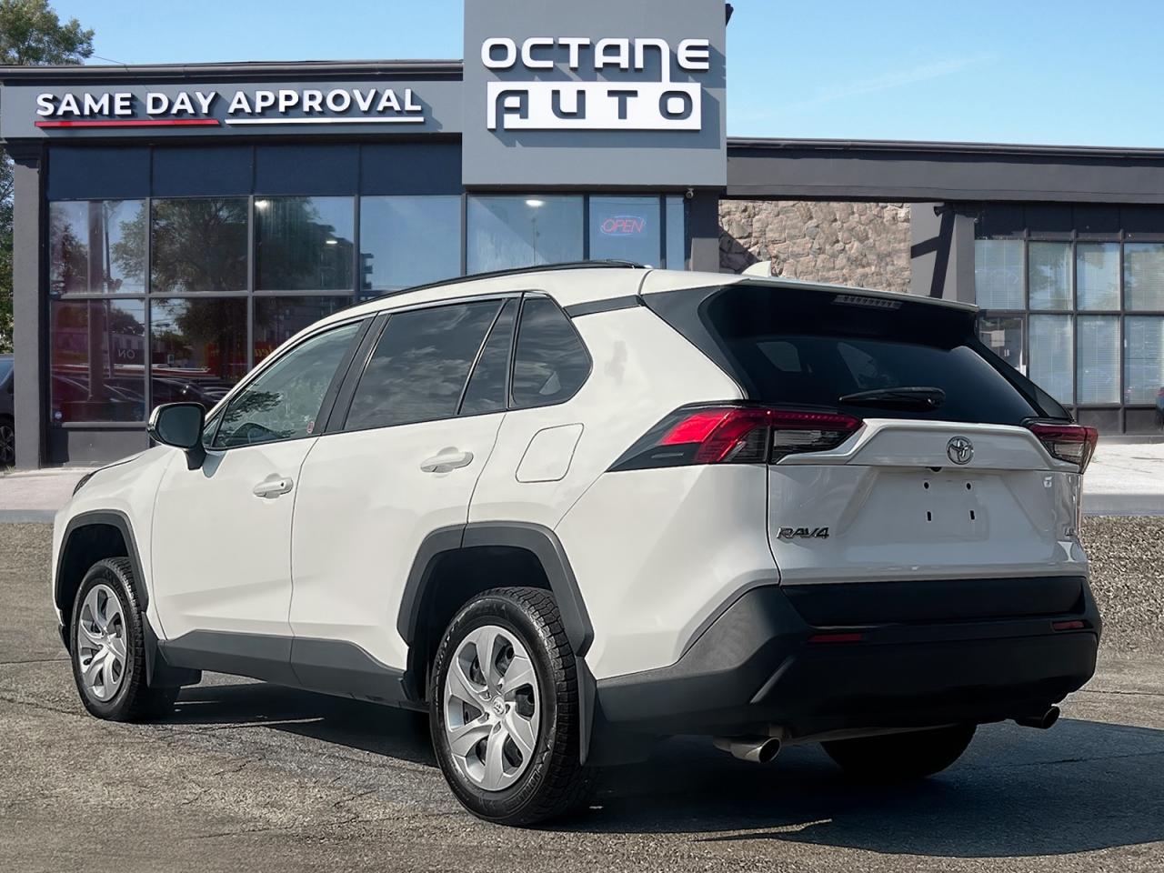 2019 Toyota RAV4 LE - Photo #4