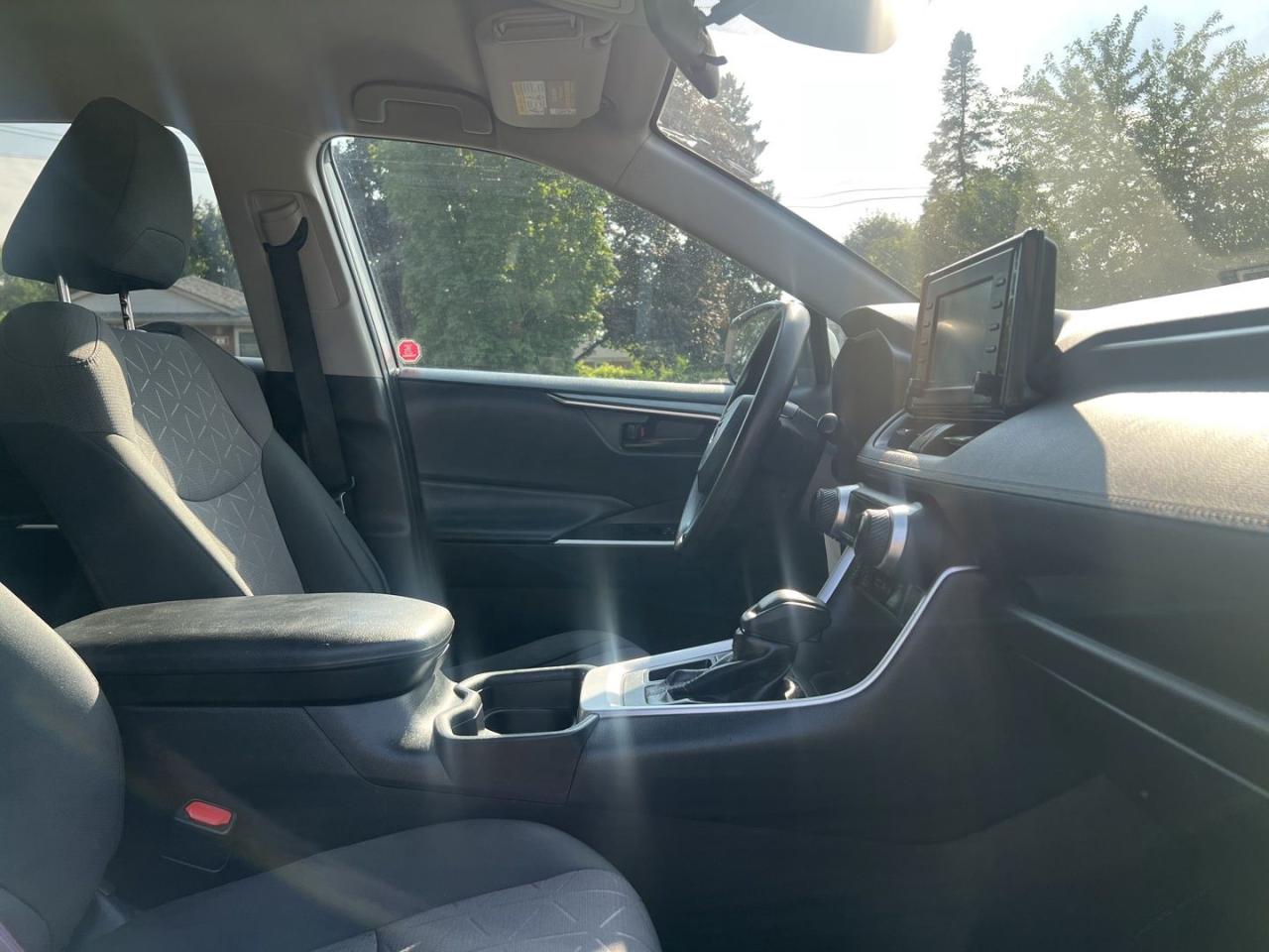 2019 Toyota RAV4 LE - Photo #11