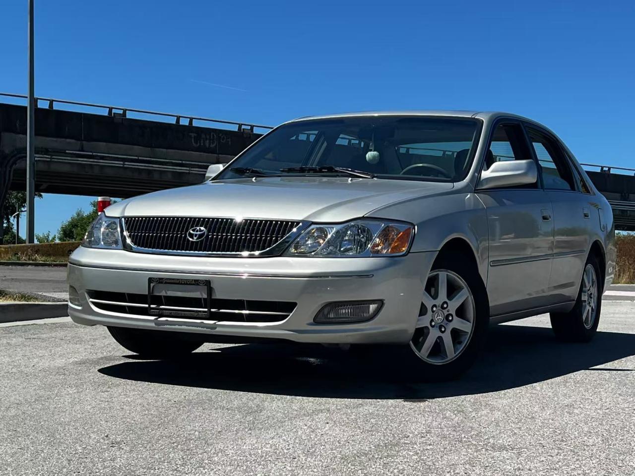 Used 2000 Toyota Avalon XLE/ CLEAN TITLE/ BC LOCAL/ JBL SOUND SYSTEM for sale in Richmond, BC