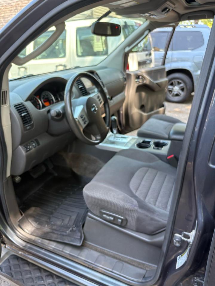 2011 Nissan Pathfinder S - Photo #3