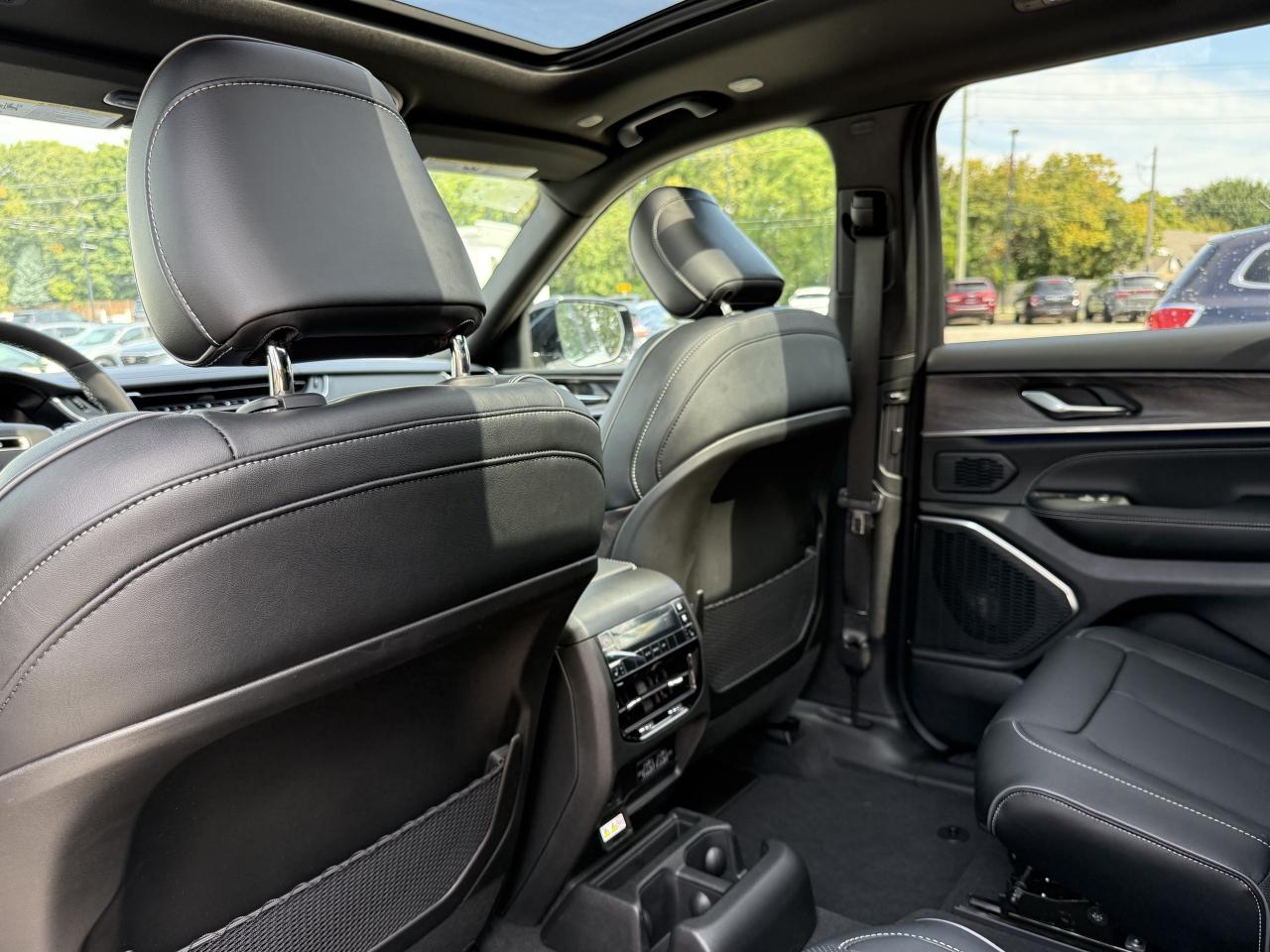 2025 Jeep Grand Cherokee L Overland 4x4 Photo