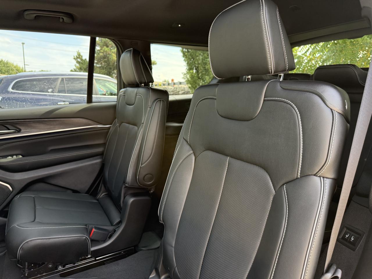 2025 Jeep Grand Cherokee L Overland 4x4 Photo