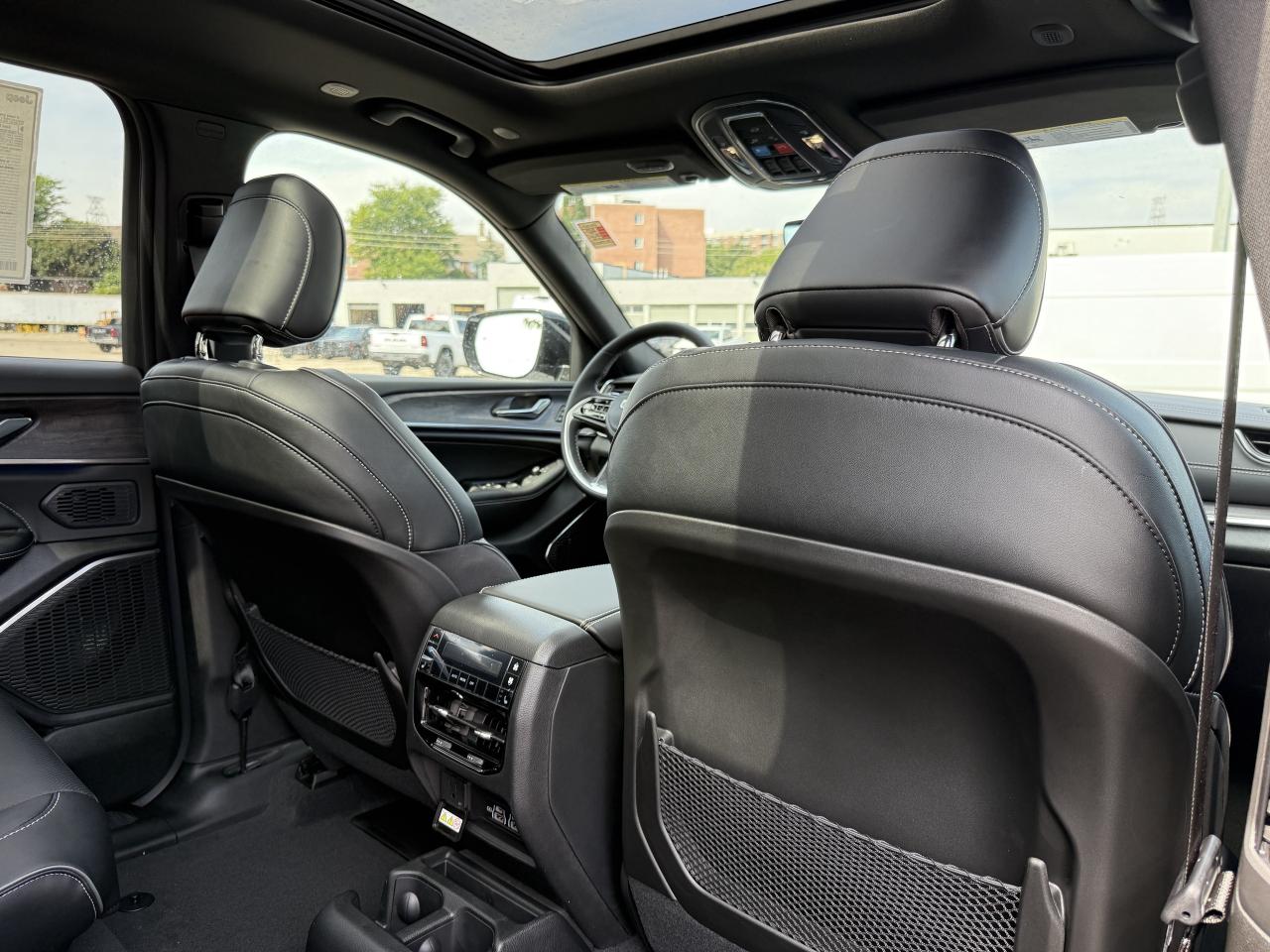 2025 Jeep Grand Cherokee L Overland 4x4 Photo