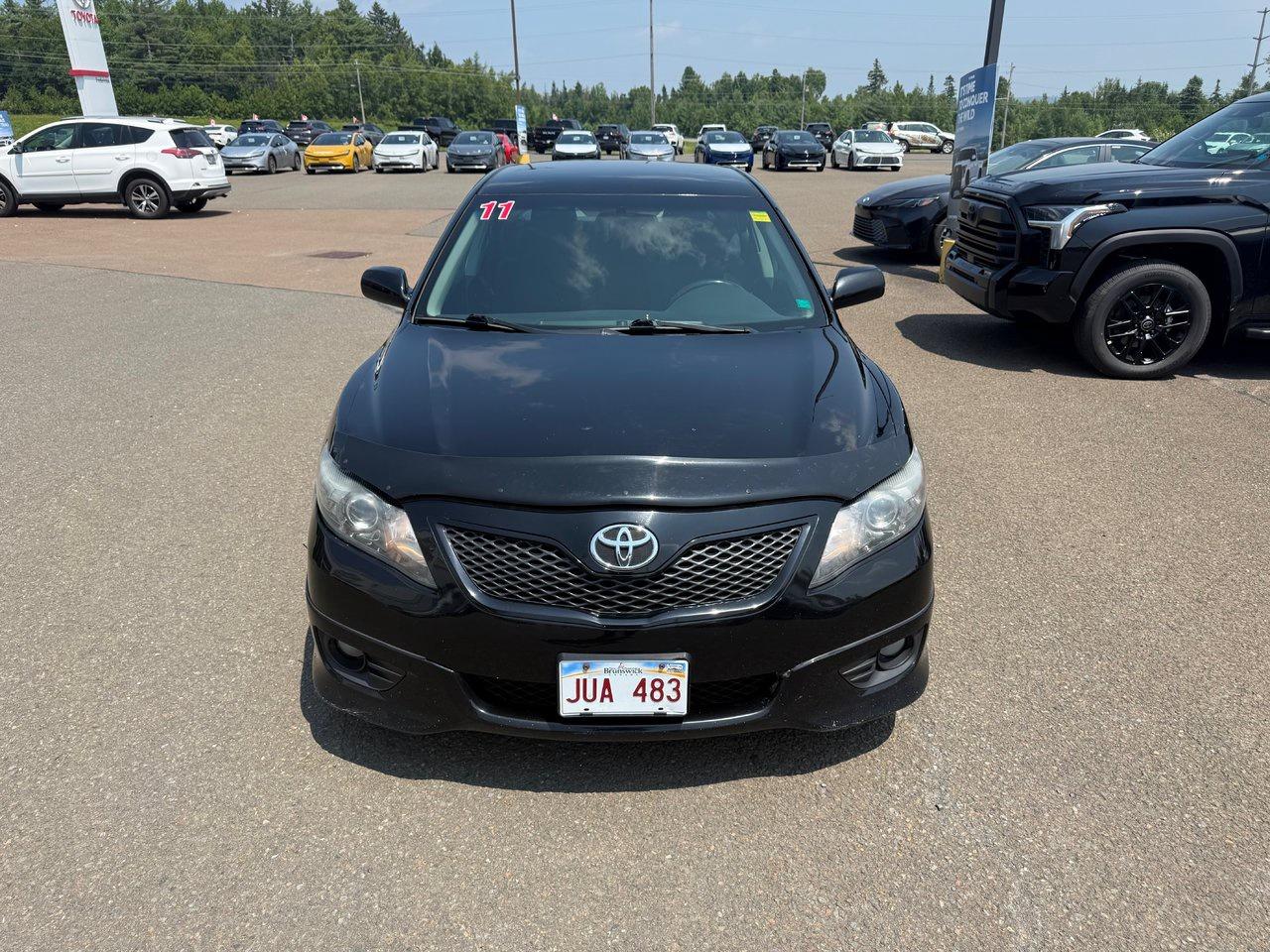 2011 Toyota Camry SE Photo1