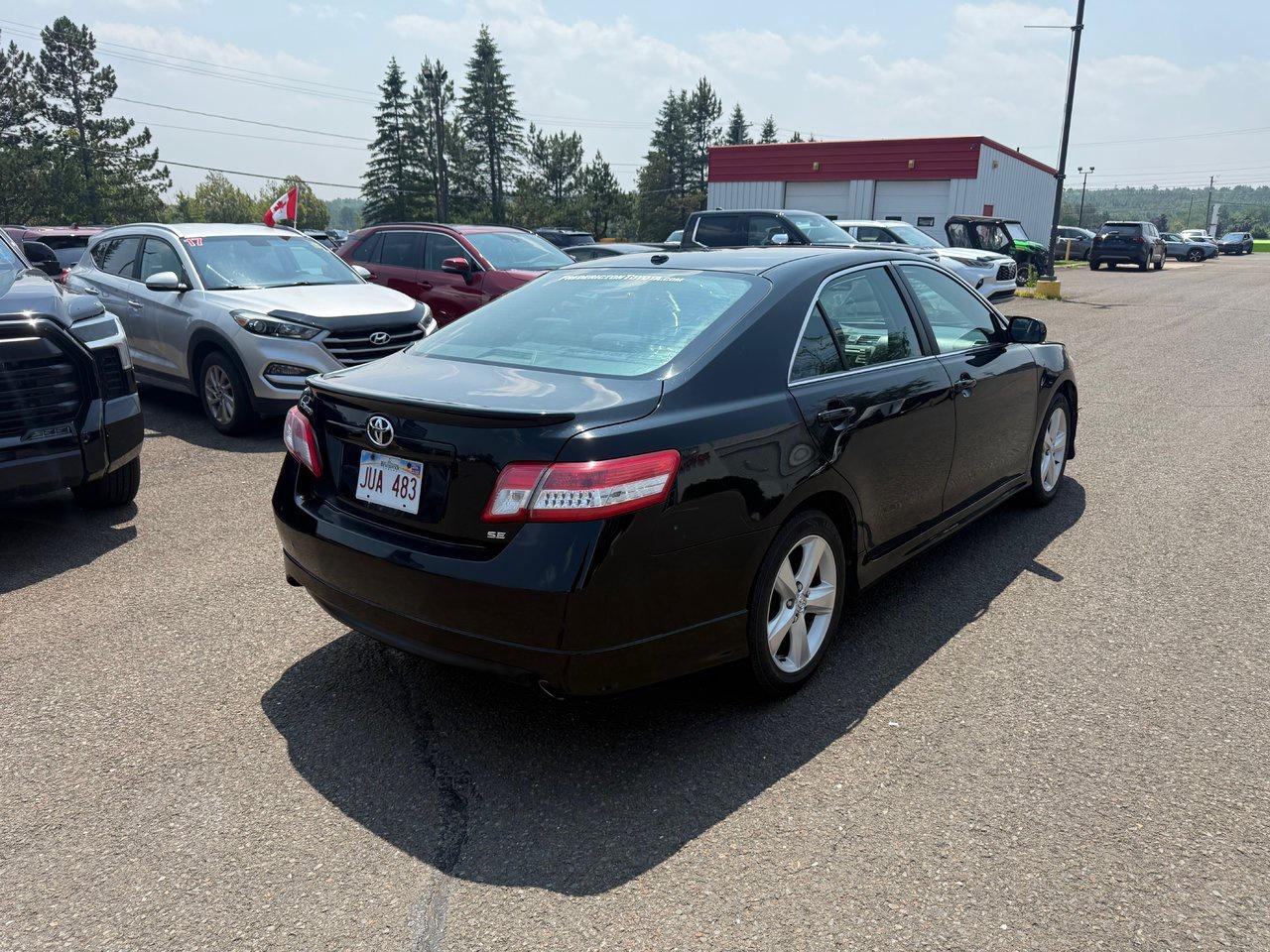 2011 Toyota Camry SE Photo4