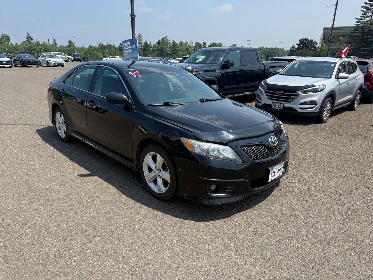 2011 Toyota Camry SE Photo2