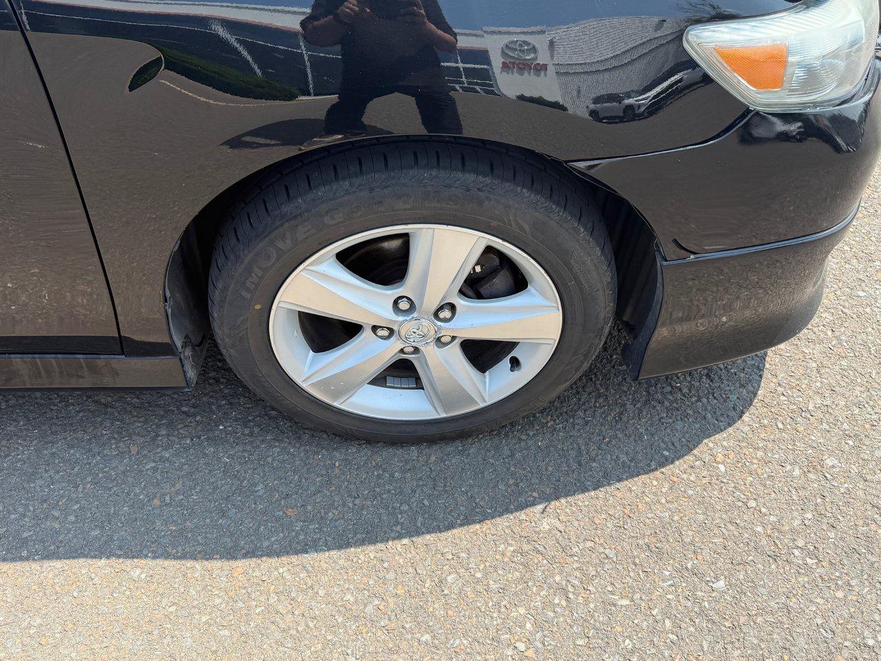 2011 Toyota Camry SE Photo