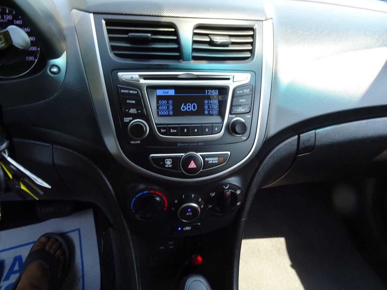 2017 Hyundai Accent LE - Photo #13