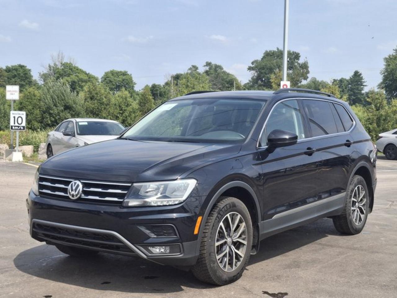 Used 2019 Volkswagen Tiguan Comfortline AWD | Leatherette | Pano Roof | Heated Seats | CarPlay + Android | Rear Camera & More ! for sale in Guelph, ON