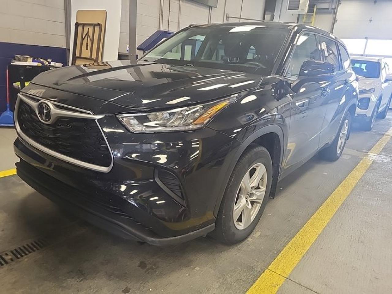 Used 2022 Toyota Highlander LE AWD | Heated Seats | Power Seat | CarPlay + Android | Rear Camera | Bluetooth | and More ! for sale in Guelph, ON