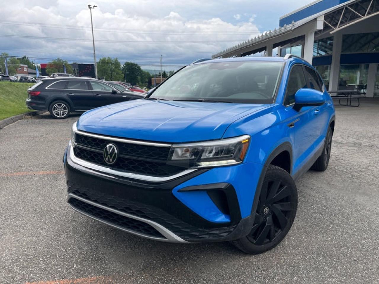 Used 2024 Volkswagen Taos Comfortline AWD | Pano Roof | Leatherette | Heated Seats | CarPlay + Android | Rear Camera & More ! for sale in Guelph, ON