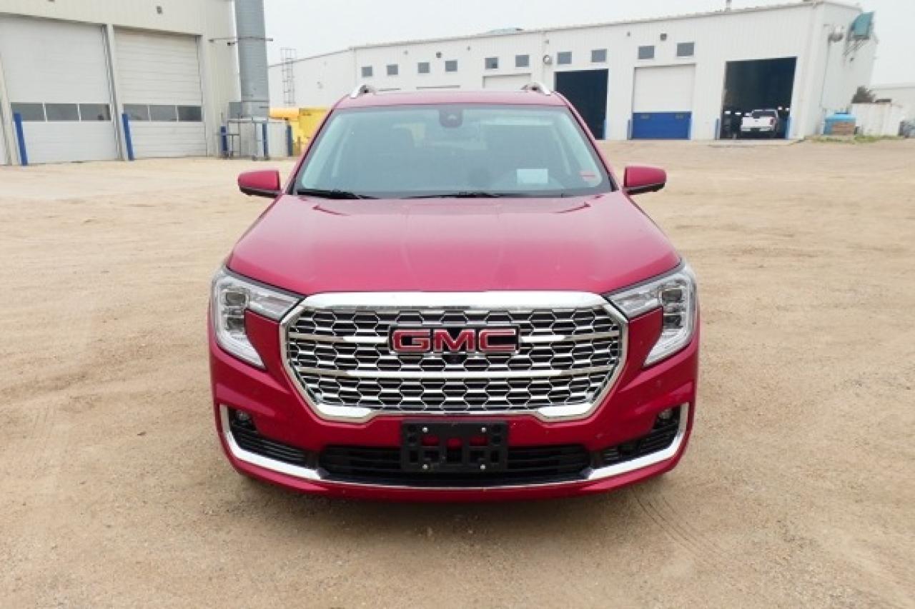 2024 GMC Terrain DENALI AWD 4dr w/H&C L, pano S/R, NAV, BUC - Photo #3