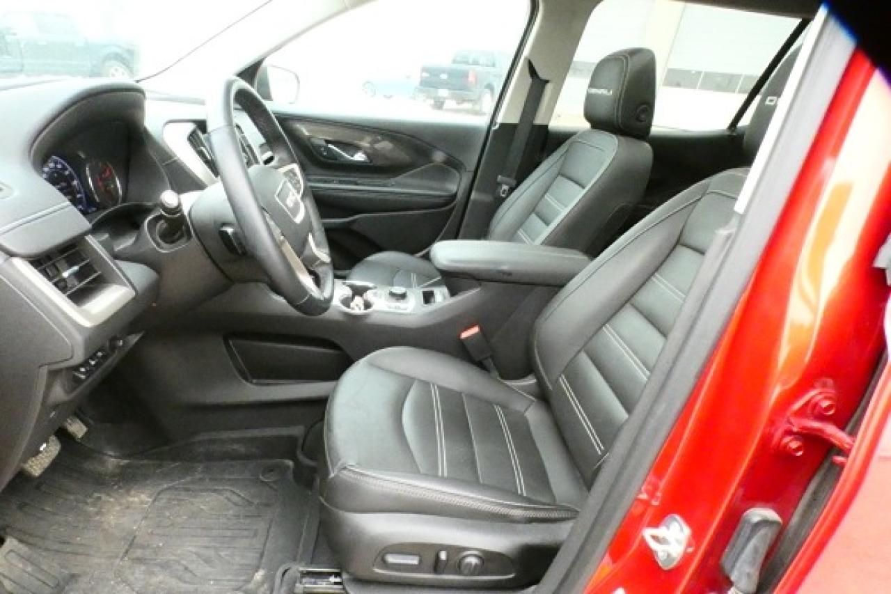2024 GMC Terrain DENALI AWD 4dr w/H&C L, pano S/R, NAV, BUC - Photo #11