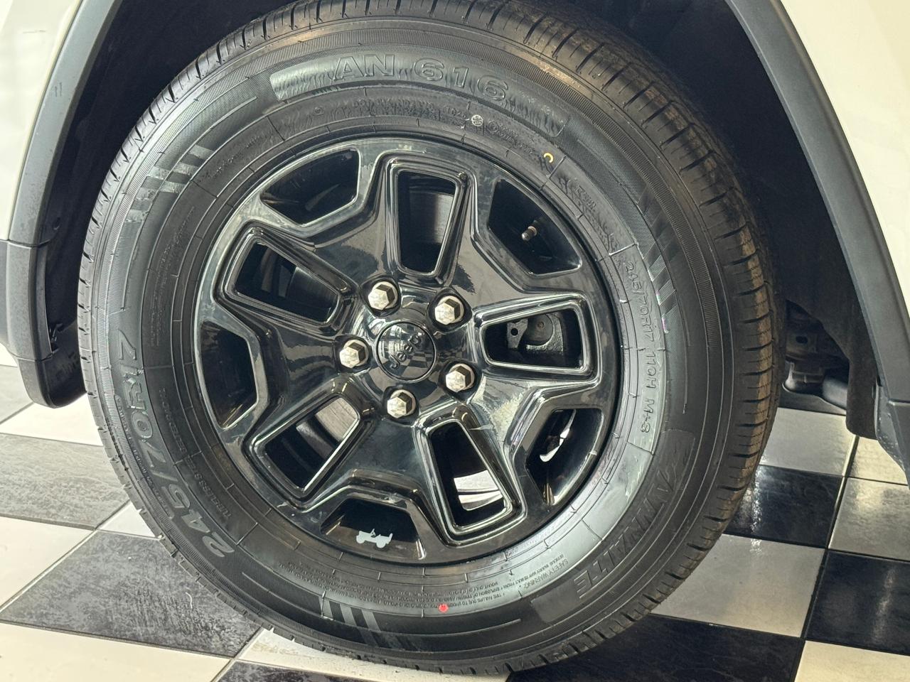 2014 Jeep Grand Cherokee 4WD Laredo+New Tires+Camera+Bluetooth Photo109